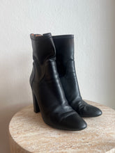 Load image into Gallery viewer, Scanlan Theodore - Leather Ankle Boots - Black - 39
