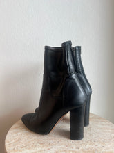 Load image into Gallery viewer, Scanlan Theodore - Leather Ankle Boots - Black - 39
