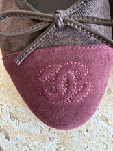 Load image into Gallery viewer, Chanel - Lambskin Suede Calfskin Cap Toe CC Ballerina Flats - Brown &amp; Red Suede - 37
