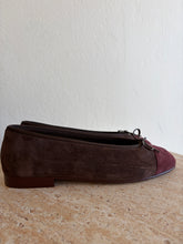Load image into Gallery viewer, Chanel - Lambskin Suede Calfskin Cap Toe CC Ballerina Flats - Brown &amp; Red Suede - 37
