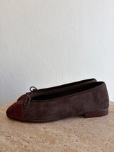 Load image into Gallery viewer, Chanel - Lambskin Suede Calfskin Cap Toe CC Ballerina Flats - Brown &amp; Red Suede - 37
