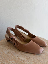 Load image into Gallery viewer, Sam Edelman - Meredith Praline Satin Pump - Pink - 6
