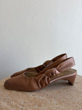 Load image into Gallery viewer, Sam Edelman - Meredith Praline Satin Pump - Pink - 6
