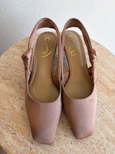 Load image into Gallery viewer, Sam Edelman - Meredith Praline Satin Pump - Pink - 6

