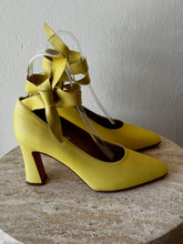 Load image into Gallery viewer, Maryam Nassir Zadeh - Bertpand Pump Heels - Yellow - 38.5
