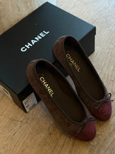 Load image into Gallery viewer, Chanel - Lambskin Suede Calfskin Cap Toe CC Ballerina Flats - Brown &amp; Red Suede - 37
