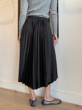 Load image into Gallery viewer, Uniqlo x Theory - Pleated satin Midi Skirt  w split - Black - M
