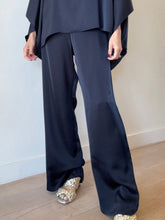 Load image into Gallery viewer, Viktoria &amp; Woods - Wide Leg Pants - Navy - 3
