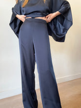 Load image into Gallery viewer, Viktoria &amp; Woods - Wide Leg Pants - Navy - 3
