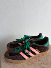 Load image into Gallery viewer, Adidas - Gazelle Velvet Sneaker - Brown - US8
