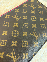 Load image into Gallery viewer, Louis Vuitton - Neverfull Wristlet Clutch w Pivione Interior - Brown Monogram - S
