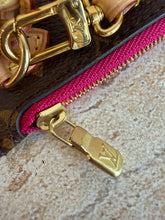 Load image into Gallery viewer, Louis Vuitton - Neverfull Wristlet Clutch w Pivione Interior - Brown Monogram - S
