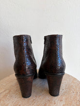 Load image into Gallery viewer, Estilo Emporio - Mid Heel Point toe Leather Ankle Boots - Brown SnakePrint - 40
