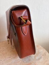 Load image into Gallery viewer, Vintage Louis Vuitton - St Cloud PM Bag - Tan Epi Leather -S
