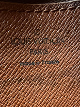 Load image into Gallery viewer, Vintage Louis Vuitton - St Cloud PM Bag - Tan Epi Leather -S
