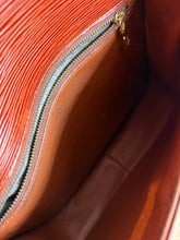 Load image into Gallery viewer, Vintage Louis Vuitton - St Cloud PM Bag - Tan Epi Leather -S
