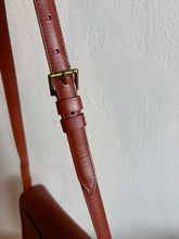 Load image into Gallery viewer, Vintage Louis Vuitton - St Cloud PM Bag - Tan Epi Leather -S
