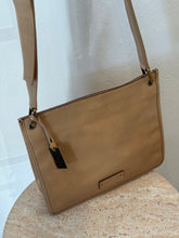 Load image into Gallery viewer, Vintage Gucci - Leather Shoulder Bag - Tan - S
