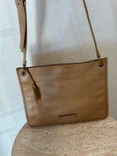 Load image into Gallery viewer, Vintage Gucci - Leather Shoulder Bag - Tan - S
