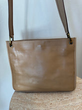 Load image into Gallery viewer, Vintage Gucci - Leather Shoulder Bag - Tan - S
