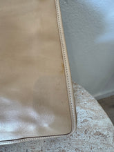 Load image into Gallery viewer, Vintage Gucci - Leather Shoulder Bag - Tan - S
