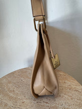 Load image into Gallery viewer, Vintage Gucci - Leather Shoulder Bag - Tan - S
