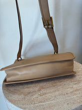 Load image into Gallery viewer, Vintage Gucci - Leather Shoulder Bag - Tan - S
