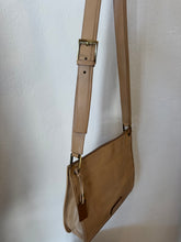 Load image into Gallery viewer, Vintage Gucci - Leather Shoulder Bag - Tan - S
