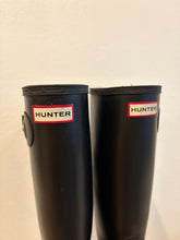 Load image into Gallery viewer, Hunter - Gumboots - Black - 38
