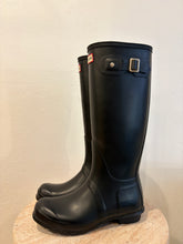 Load image into Gallery viewer, Hunter - Gumboots - Black - 38
