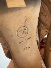 Load image into Gallery viewer, Chanel - Vintage Leather Lace Slingback Heels - Nude - 37.5
