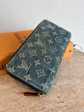 Load image into Gallery viewer, Louis Vuitton - Monogram Zippy Wallet - Denim - M
