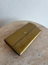 Load image into Gallery viewer, Vintage Louis Vuitton - Monogram Vernis Sarah Wallet - Glossy Gold - M
