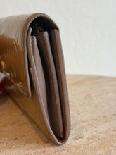 Load image into Gallery viewer, Vintage Louis Vuitton - Monogram Vernis Sarah Wallet - Glossy Gold - M
