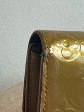 Load image into Gallery viewer, Vintage Louis Vuitton - Monogram Vernis Sarah Wallet - Glossy Gold - M
