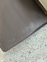 Load image into Gallery viewer, Vintage Louis Vuitton - Monogram Vernis Sarah Wallet - Glossy Gold - M
