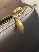 Load image into Gallery viewer, Vintage Louis Vuitton - Monogram Vernis Sarah Wallet - Glossy Gold - M
