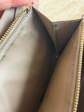 Load image into Gallery viewer, Vintage Louis Vuitton - Monogram Vernis Sarah Wallet - Glossy Gold - M

