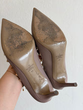 Load image into Gallery viewer, Valentino - Rockstud Pointed Pump Heels - Nude - 41
