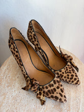 Load image into Gallery viewer, Isabel ETOILE Marant - Poppy Ponyhair Pump w bow - Leopard - 41
