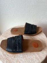 Load image into Gallery viewer, Chloe - Woody Leather Slides - Black - 39
