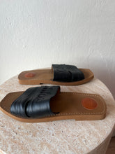 Load image into Gallery viewer, Chloe - Woody Leather Slides - Black - 39
