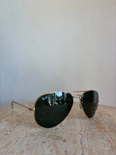 Load image into Gallery viewer, Ray Ban - Aviator Sunglasses - Gold Metal Rim
