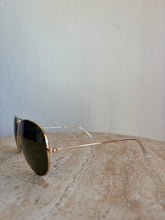 Load image into Gallery viewer, Ray Ban - Aviator Sunglasses - Gold Metal Rim
