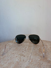 Load image into Gallery viewer, Ray Ban - Aviator Sunglasses - Gold Metal Rim
