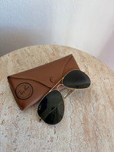 Load image into Gallery viewer, Ray Ban - Aviator Sunglasses - Gold Metal Rim
