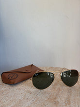 Load image into Gallery viewer, Ray Ban - Aviator Sunglasses - Gold Metal Rim
