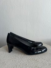 Load image into Gallery viewer, Stuart Weitzman - Classic Court Shoe - Navy Patent - 36.5
