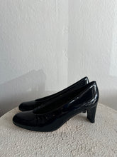 Load image into Gallery viewer, Stuart Weitzman - Classic Court Shoe - Navy Patent - 36.5
