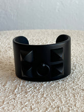 Load image into Gallery viewer, Hermes - Collier de Chien Cuff - Black - S - w box
